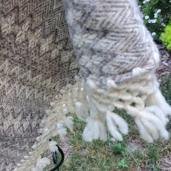 Handmade Wool‎ with handkintted collar and fringe Sz. L Poncho Cape Shawl - Picture 2 of 7